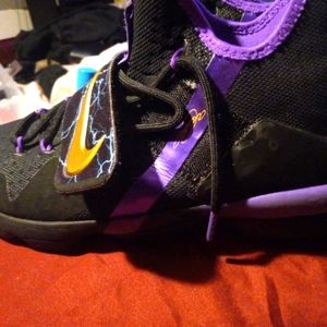 Nike lebron James 7y